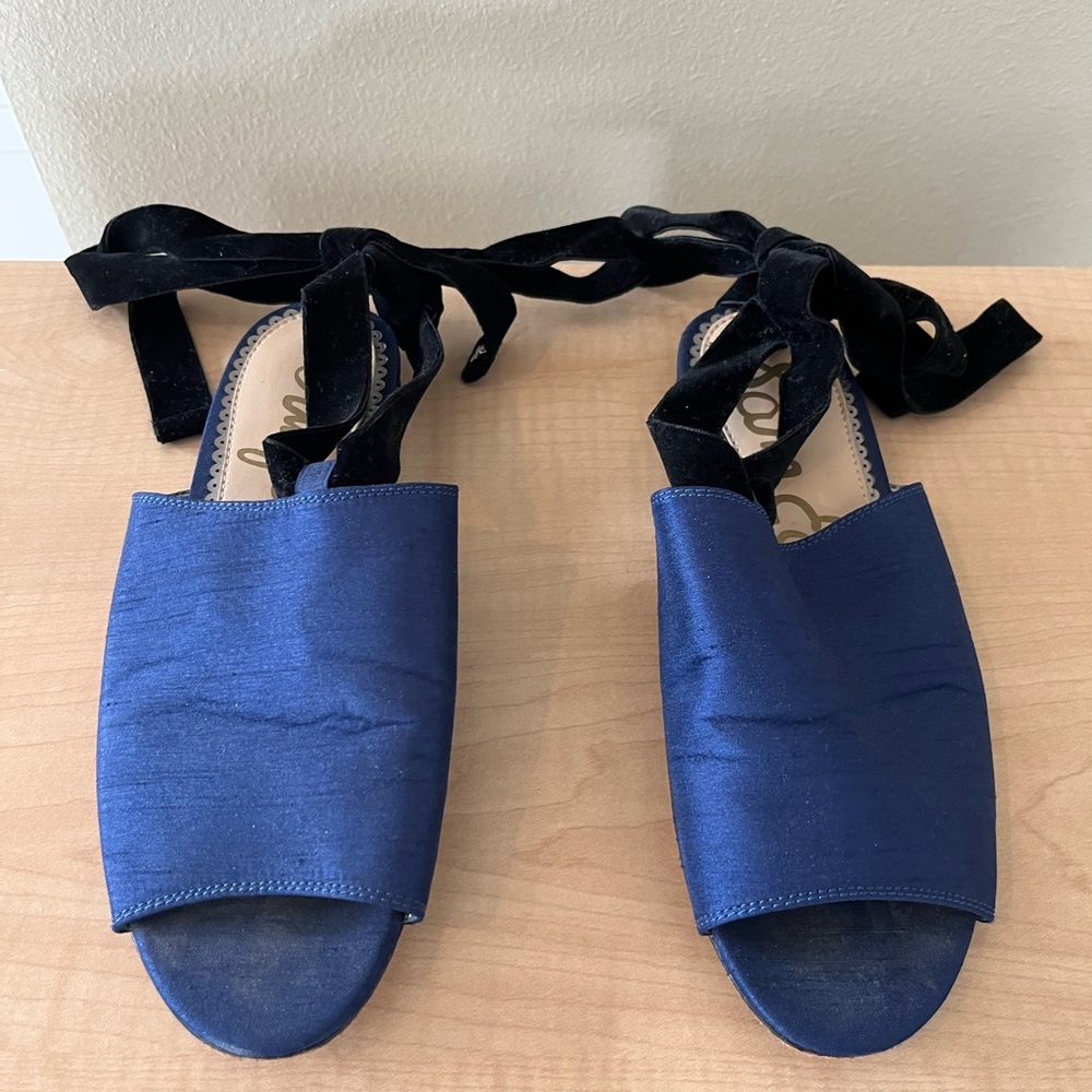 Sam Edelman flat (1/2 inch heel) sandals with velvet tie strap. Size US 5.